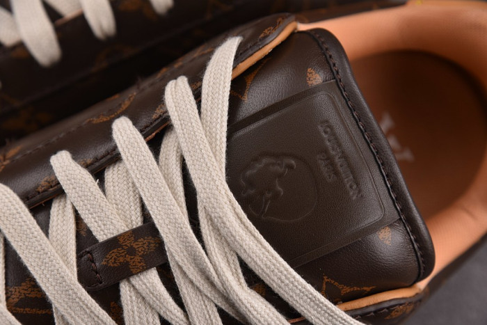 L0VT SNEAKER