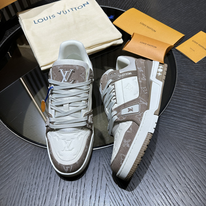 L0VT SNEAKER