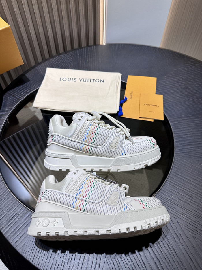 L0VT SNEAKER