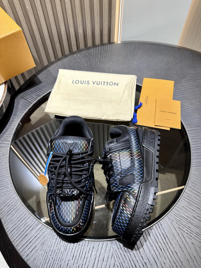 L0VT SNEAKER