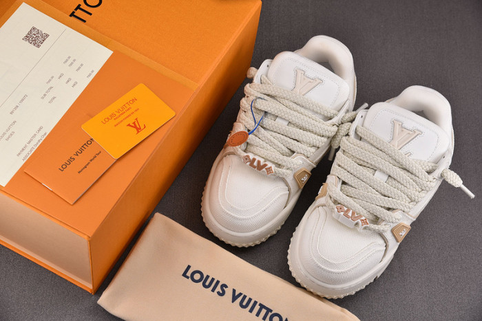 L0VT SNEAKER